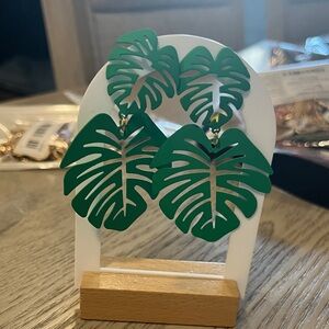Green Tropical Monstera Leaf Drop Earrings SPRING SUMMER FASHION STATEMENT NIP